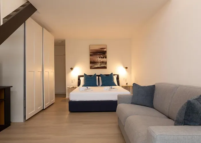 Blue - X4pax Private Garden In