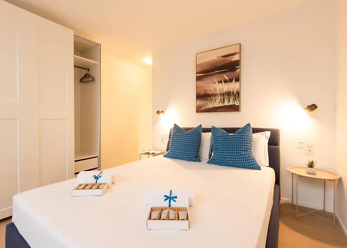 Blue - X4pax Private Garden In ルガーノ